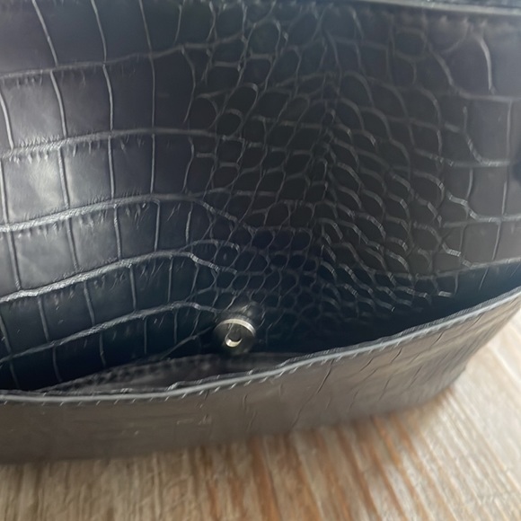 TAHARI Black/Red Croc-Embossed Kensington Tote - Picture 6 of 14